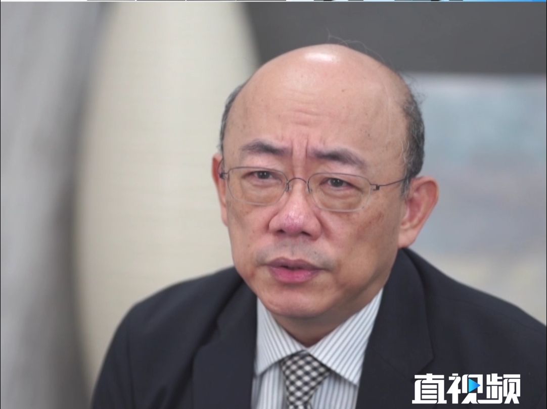 郭正亮打卡深圳岗厦北地铁站：富丽堂皇 很气派