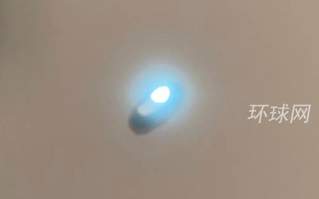 距苏丹总统府仅几百米，央视驻苏丹报道员所在办公大楼在交火中受损严重