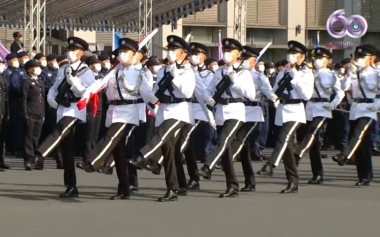 95式步枪+解放军步操！香港入境处六十周年大会奏国歌升国旗