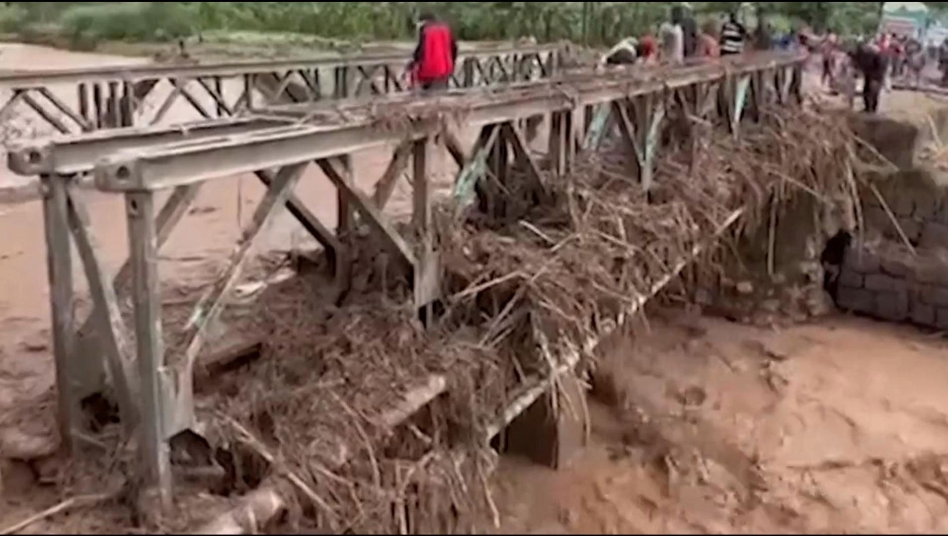 卢旺达暴雨已致130人死亡 现场画面曝光：洪水没过房屋 道路中断
