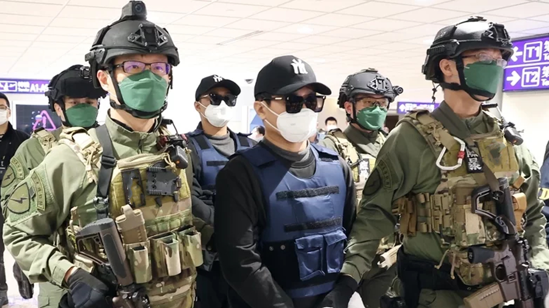 台枪击案两嫌犯自厦门被押解回台，岛内警方感谢大陆协助