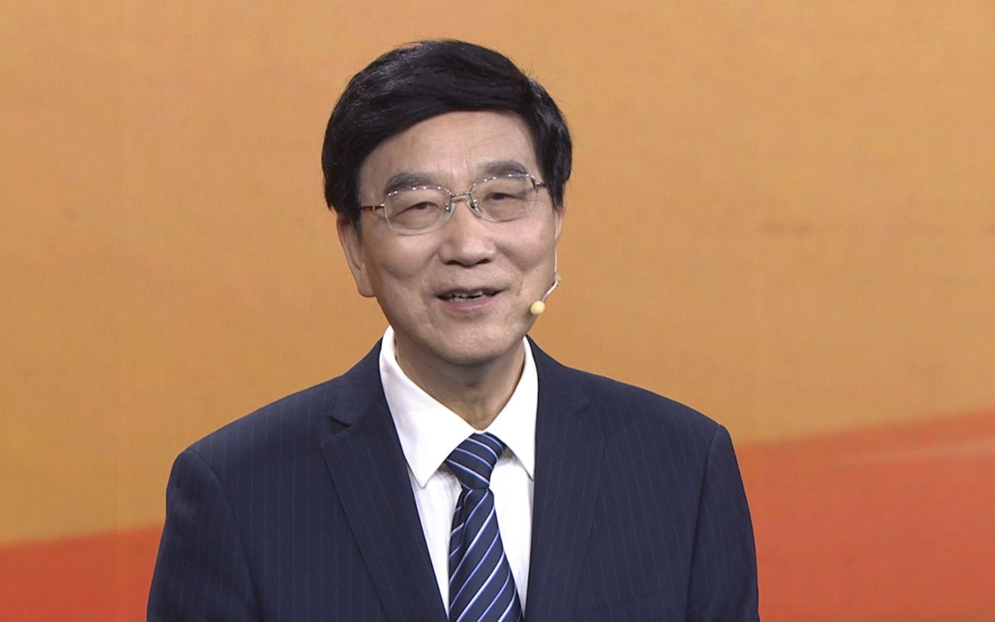【中国正在说2022】程恩富：走好新时代共同富裕之路