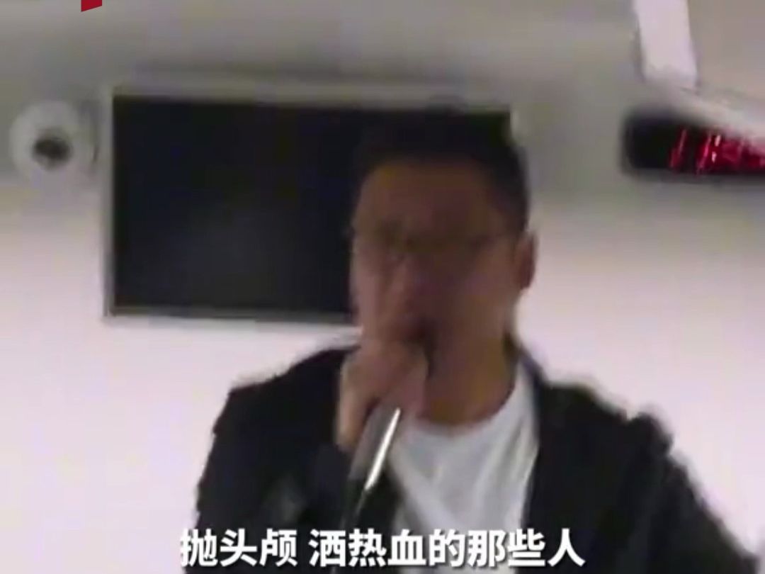 12月5日，云南。导游让大家准备5块钱人民币，希望大家花5元钱购买一支菊花献给为和平献出生命的烈士们，让不少网友泪目围观点赞。