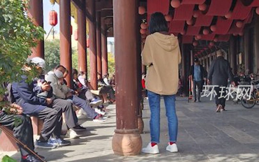欧洲议会议员访华后发图嘲讽西方媒体：所谓“被压迫群众”在公园放松呢