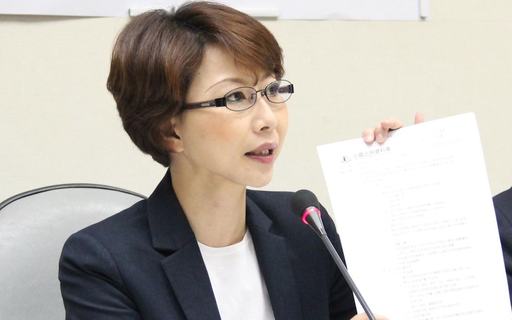 警惕！台湾一小撮政客想搞事