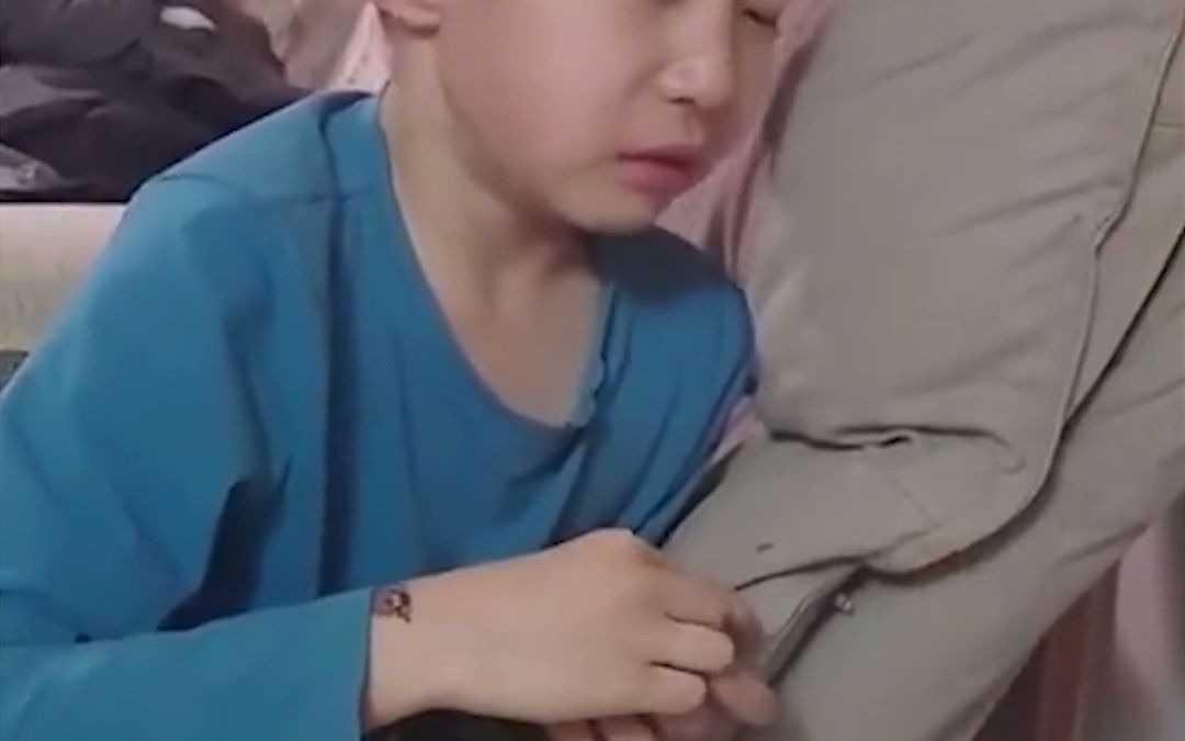 哥哥交了一千多学围棋，弟弟跟哥哥学，弟弟却把哥哥赢得直哭