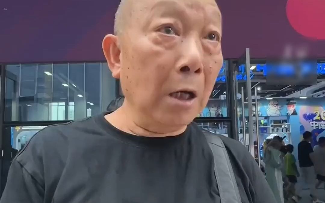 70岁台湾爷爷逛动漫节 盛赞杭州“离自然和现代都很近”选择定居杭州