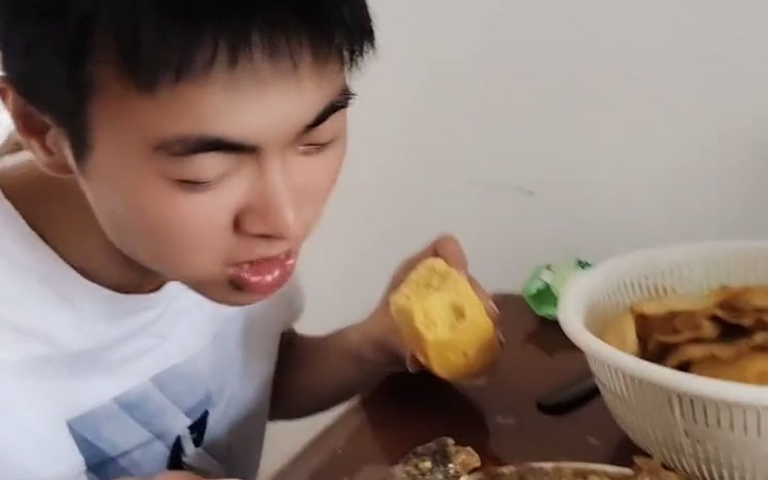 儿子高考结束发现伙食大变样，从大熊猫变成“草”：是亲妈没错