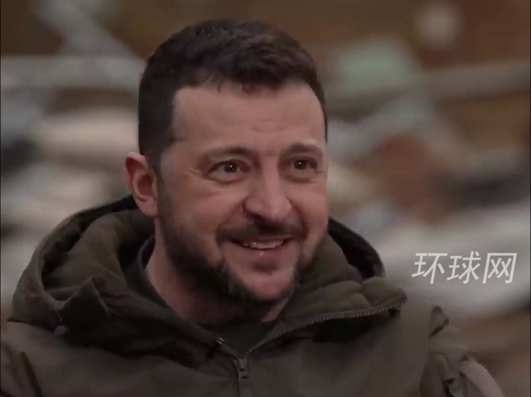 被问到莫斯科恐袭时，泽连斯基露出微笑