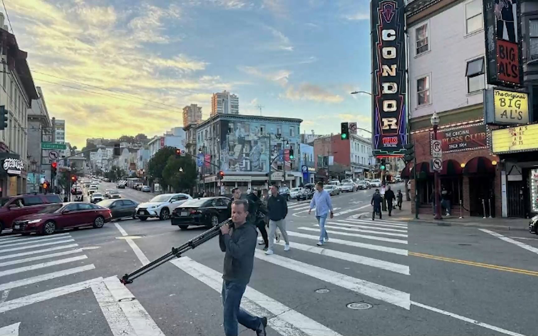 捷克记者团赴美国旧金山报道APEC，当街遭持械抢劫