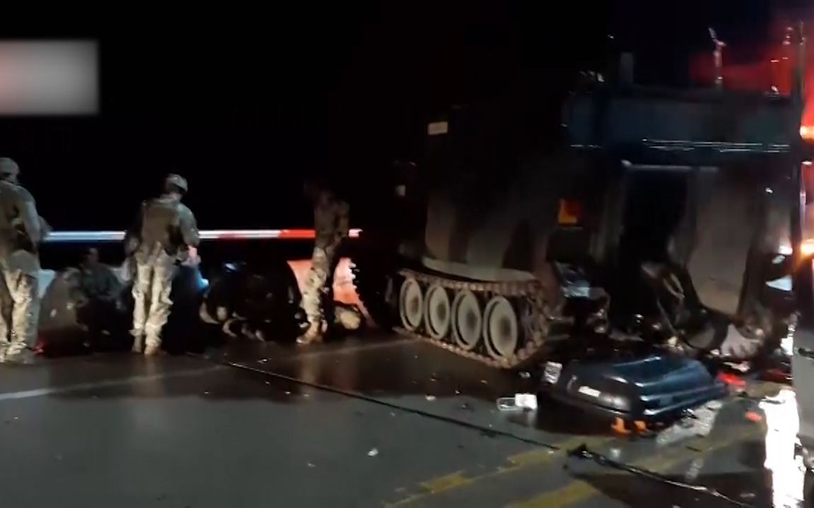 私家车与驻韩美军装甲车发生追尾事故 私家车中四人身亡