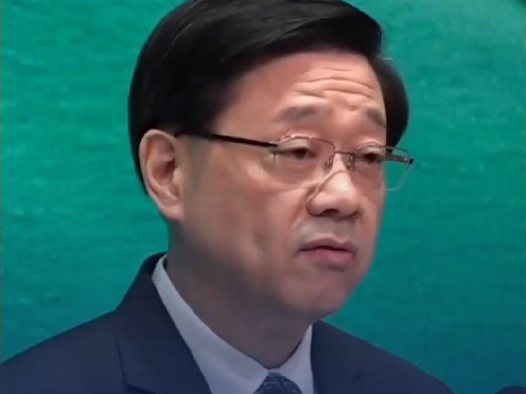 李家超：将全力追捕周庭，任何逃犯除非自首，否则将终身被追捕！