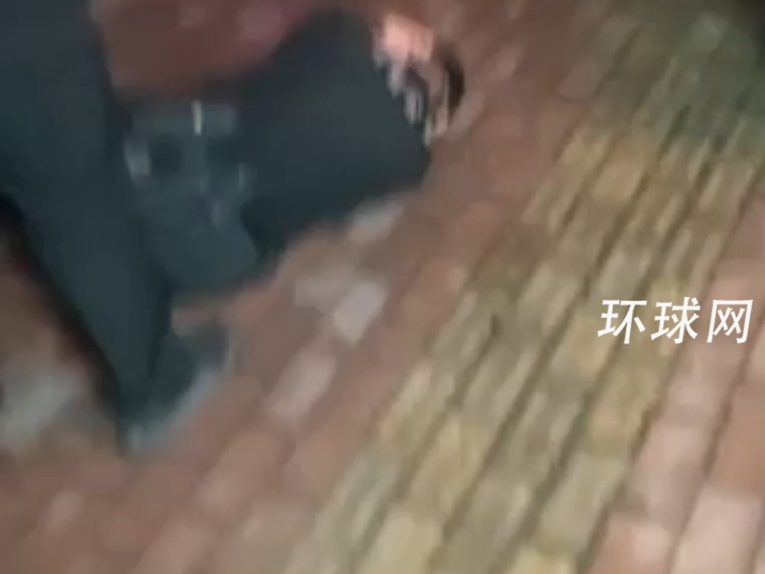 醉酒男子袭击辅警，辅警头部受伤倒地，男子被采取刑事强制措施