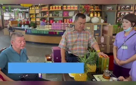 都是中国人才会给你面子！