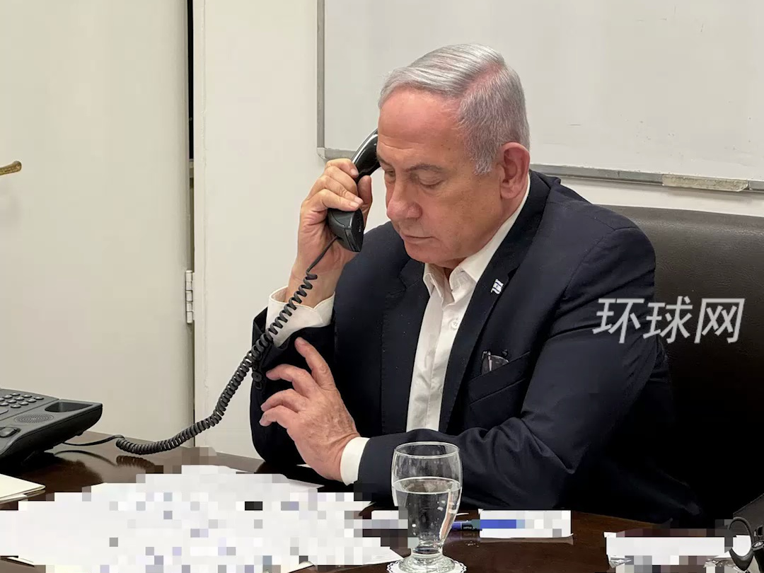 内塔尼亚胡与拜登通电话，以色列公布现场照片，桌上重要文件被打马赛克