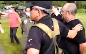 士兵直升机上架机枪狂扫！哥伦比亚头号毒枭抓捕画面曝光，美国务院曾出500万悬赏