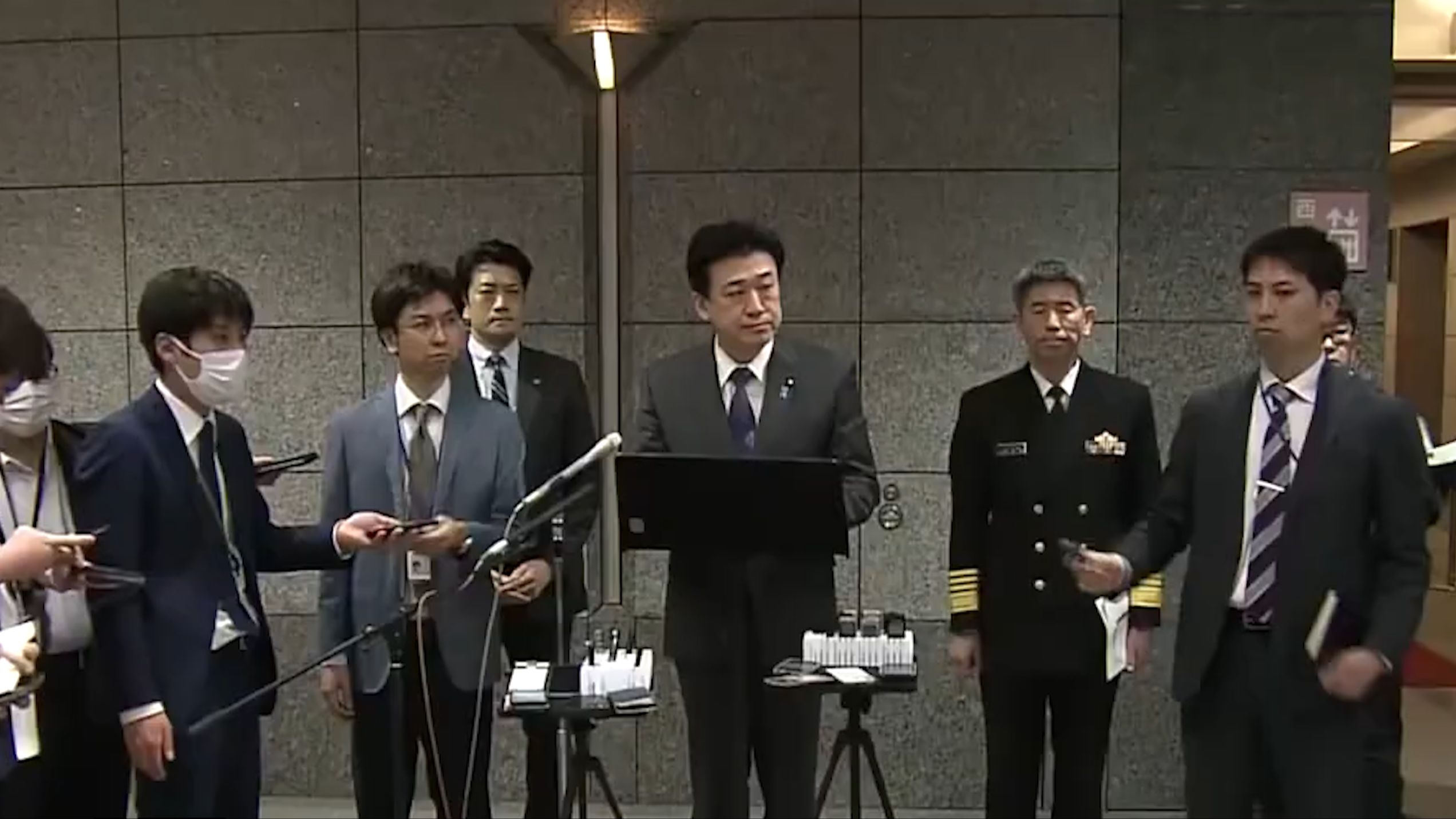 日本海上自卫队两架直升机坠毁 7人下落不明，直升机曾发出紧急信号