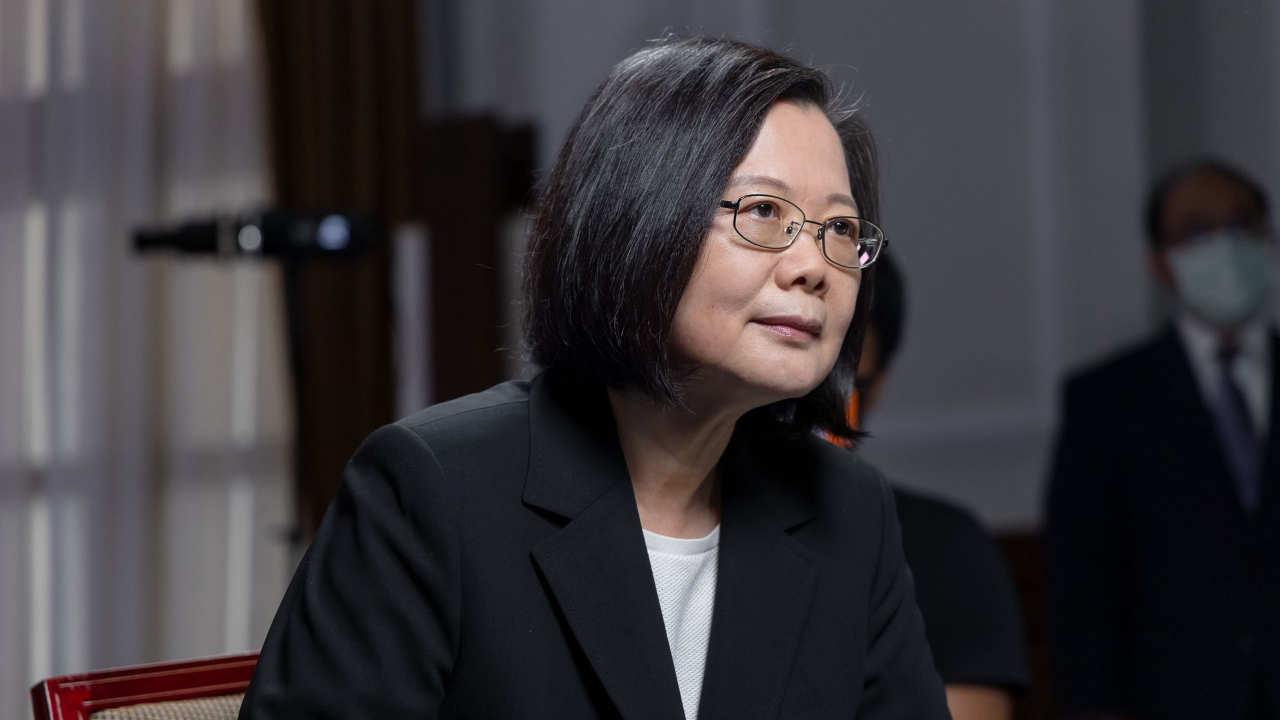 惺惺作态！蔡英文承认美军人员在台后，声称愿意和大陆对话