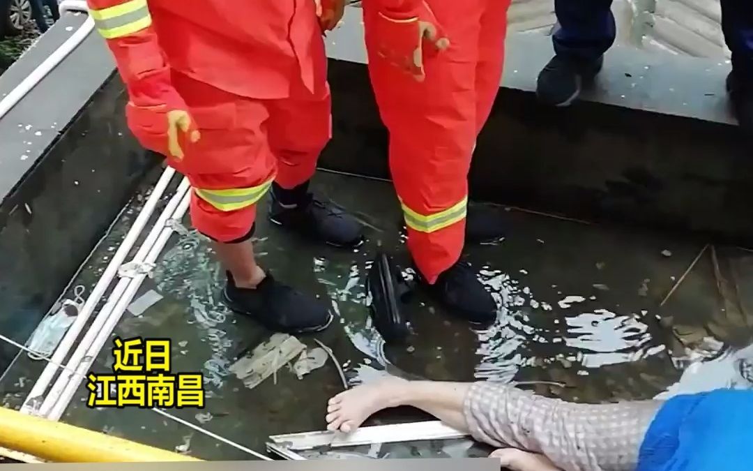 女子一觉醒来发现自己坠楼了，我醒来就这个样子了