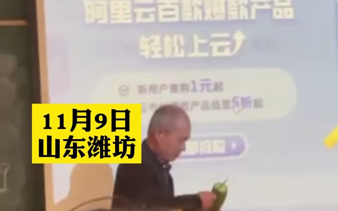 高校英语老师在课堂上，挨个给学生们分萝卜吃:想让同学们尝一下潍坊特产