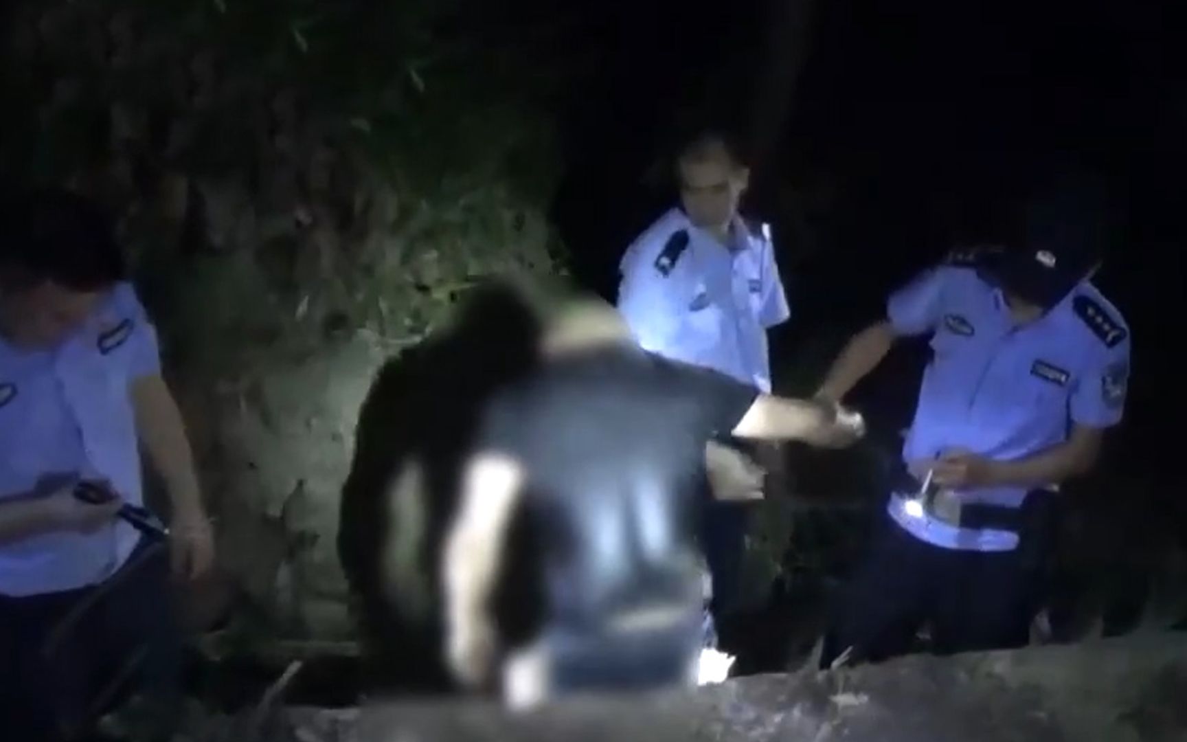 警察都被他惊到了……