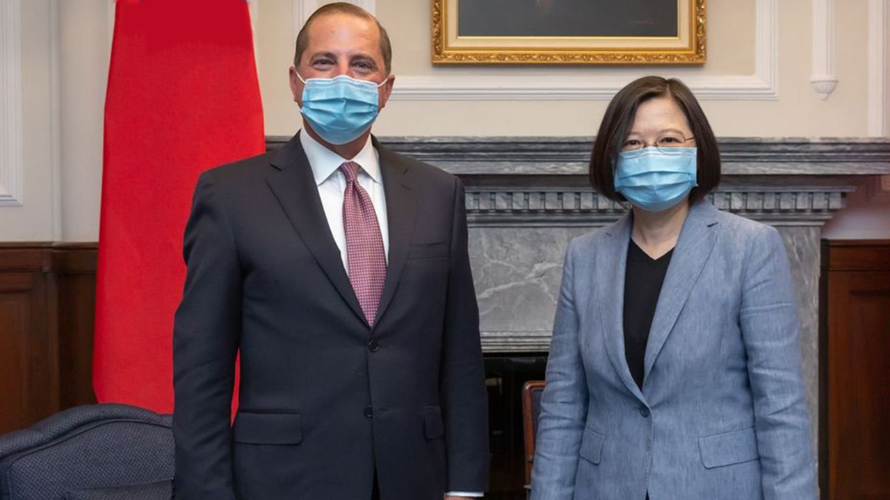 美卫生部长访台给蔡英文带来什么？不过是民进党自导自演的大内宣