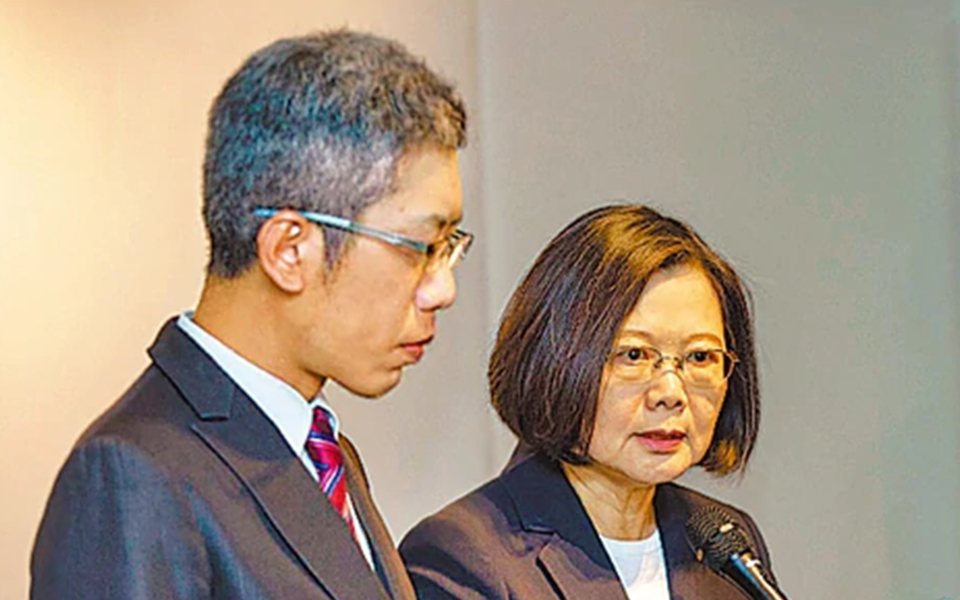 蔡办发言人被讽“时间管理大师”：上班时发生办公室性行为