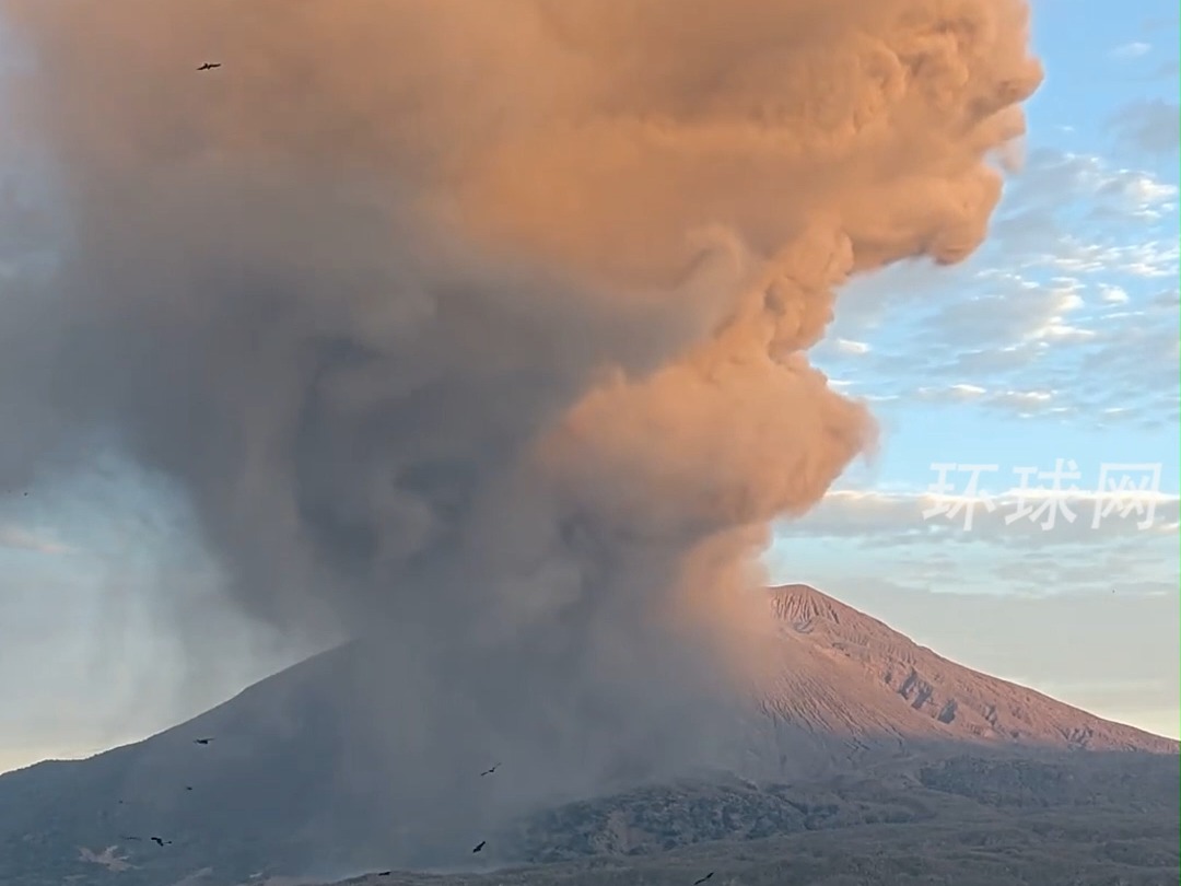 日本樱岛火山再度喷发，火山灰柱高度首次超过3000米，今年以来已喷发40多次