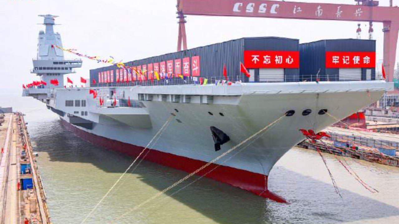 福建舰之后是否继续建造更多大型航空母舰?国防部回应