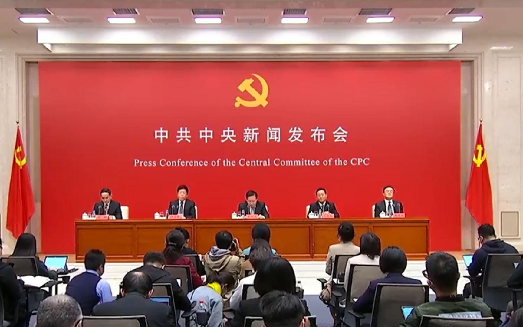 收藏学习！十九届六中全会决议的两个特点