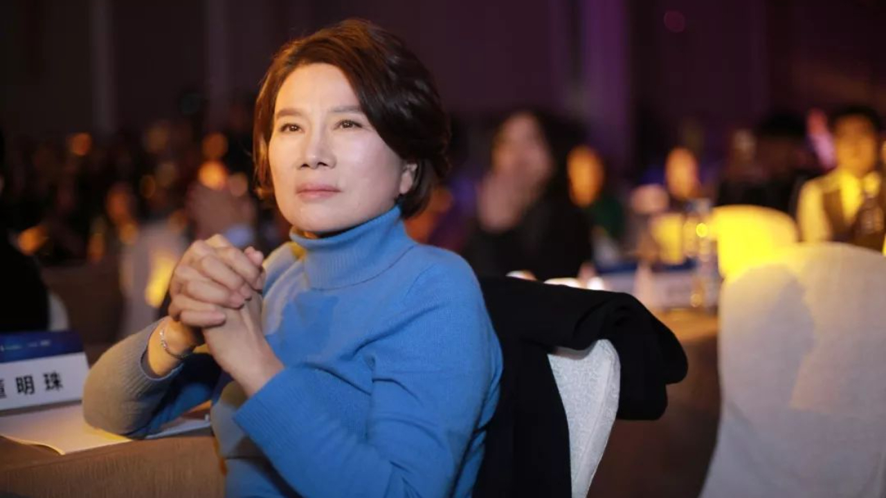 董明珠被质问为何满世界地晒自己照片？看她如何霸气回应