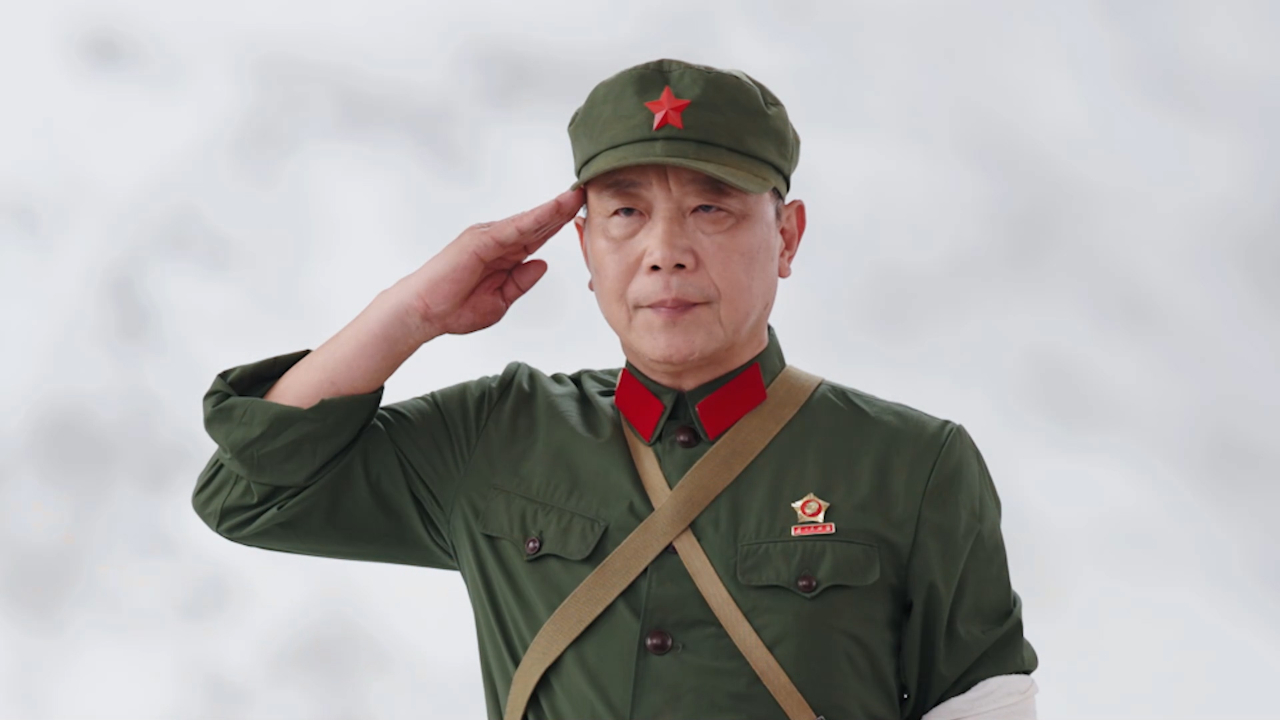 不因衣着而改变，不因身份而懈怠！他是——中国退役军人