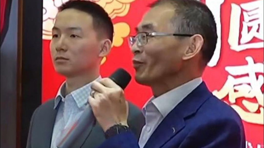 谢岳与走失儿子谢浩男相认，谢爸爸送豪车被儿子婉拒：相信靠自己能获得这些
