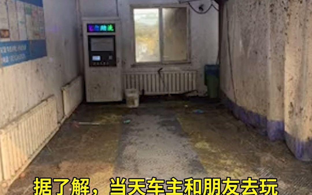 越野车满身厚泥开进洗车店，洗完后店内惨不忍睹，车主举动亮了：转给老板300元清理费