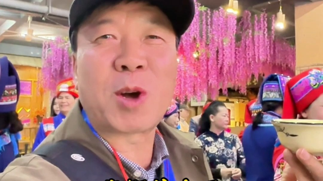 广西“三月三”，歌舞的海洋，记者沉浸在欢乐的气氛中！