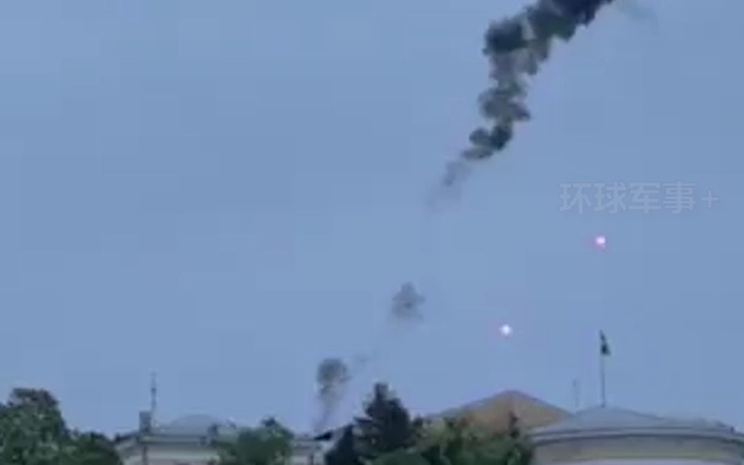 现场画面：乌克兰空军在基辅上空击落自己的无人机