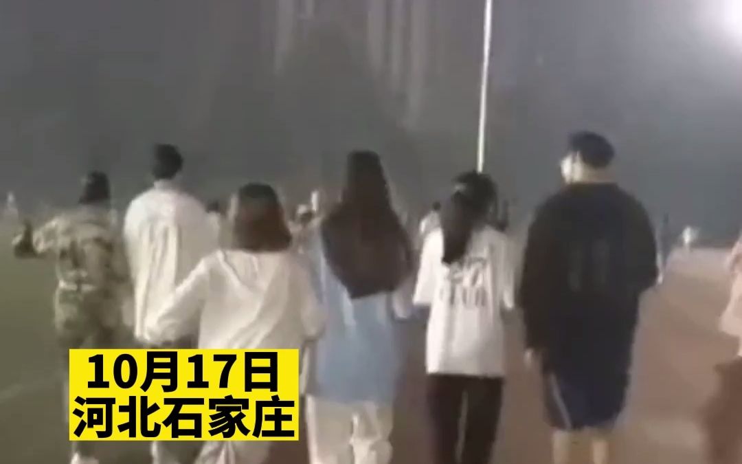 女孩们为舍友谈恋爱的进度着急，谋划一番后小小地撞了一下@mamua.