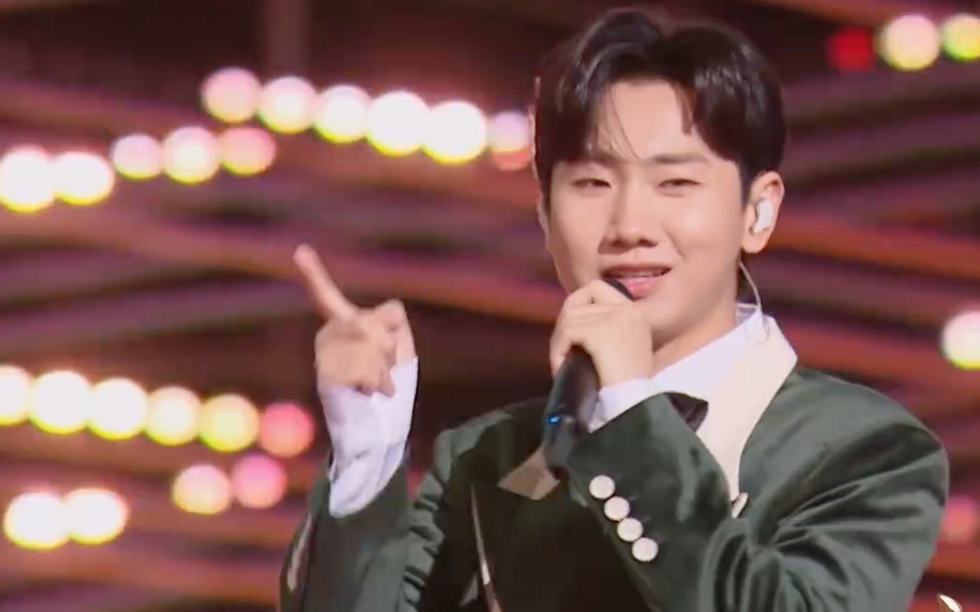 好听！汪苏泷央视跨年再唱《一笑倾城》#跨年晚会大放送