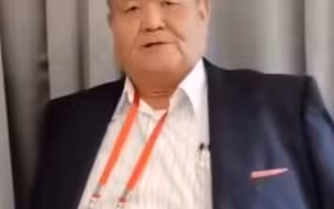 黎建南在大陆打国产疫苗送小礼物，实在暖心
