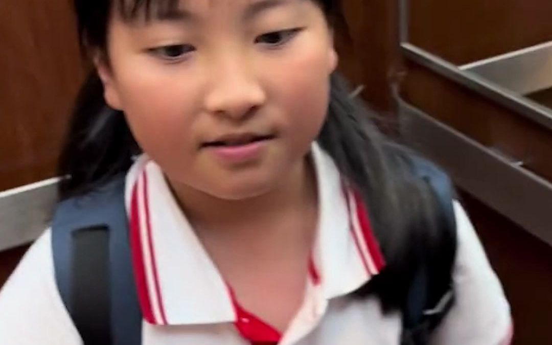 四川小姑娘用“三国”浅谈俄乌局势，网友：不说了，看《三国演义》去了