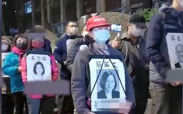 夜宿街头另类跨年！台湾民间团体抗议瘦肉精美猪进口