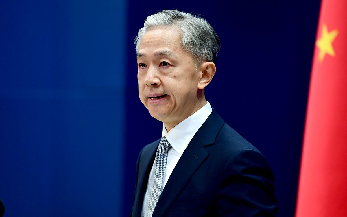 希望美方同中方相向而行，为两国地方和民间交往合作创造有利条件