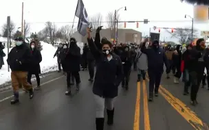 9岁女孩被铐仍被喷胡椒喷雾，罗切斯特再起反警察暴力示威游行