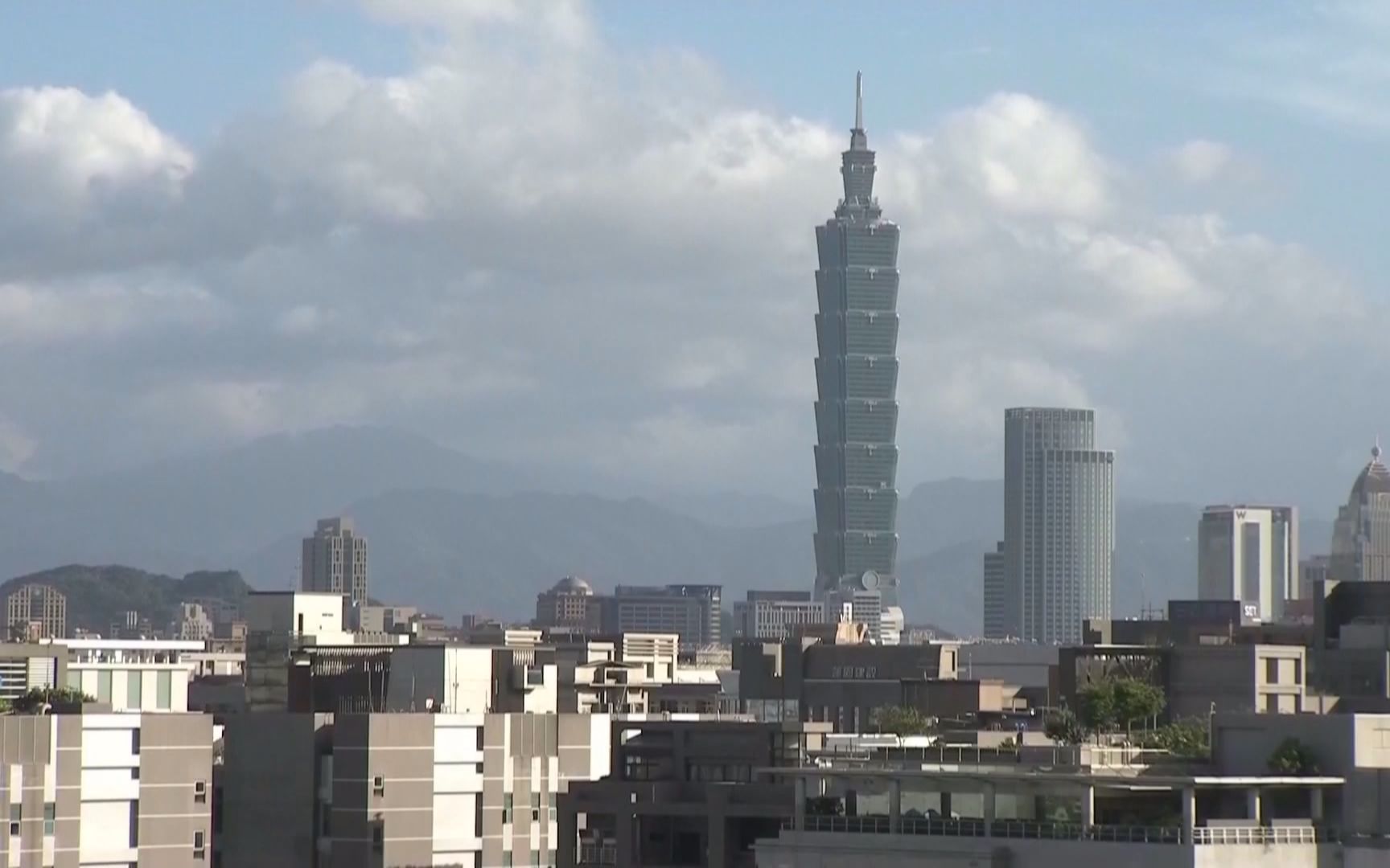 台媒：美军机赴台执行运送美在台协会处长交接使用物品