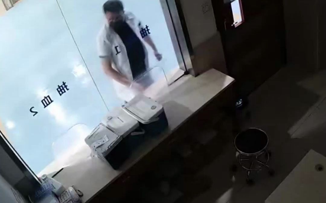 男子夜潜医院替醉驾老婆稀释血液样本，结果夫妻双双把牢坐