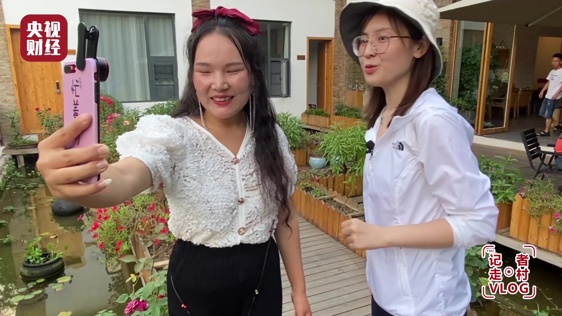 央视记者去了别人家的直播间？这里不仅民宿太火，旅游年收入竟达1.87亿！