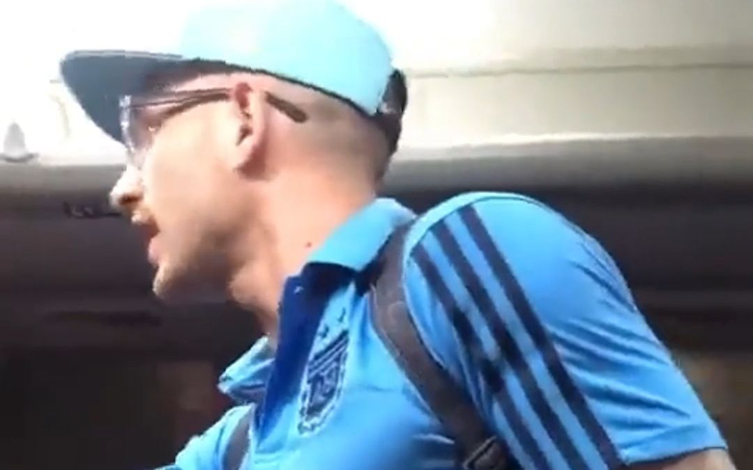 墨西哥球迷高唱“马岛上人们说英语”，阿根廷球迷忍不了了