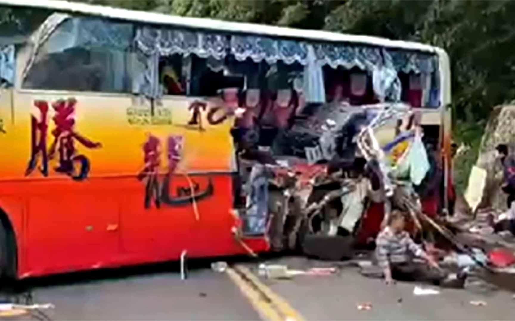 5死40伤！台湾一游览车刹车失灵撞山壁 车身撞出大洞触目惊心