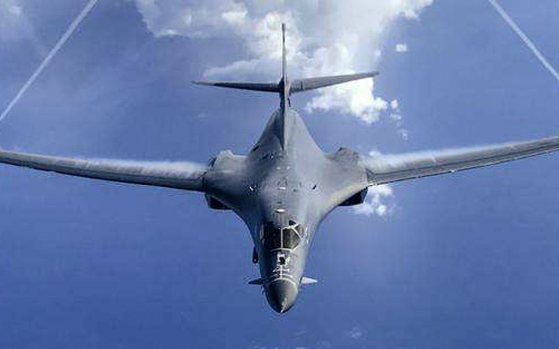 美军B-1B战略轰炸机 逼近我东海防空识别区！