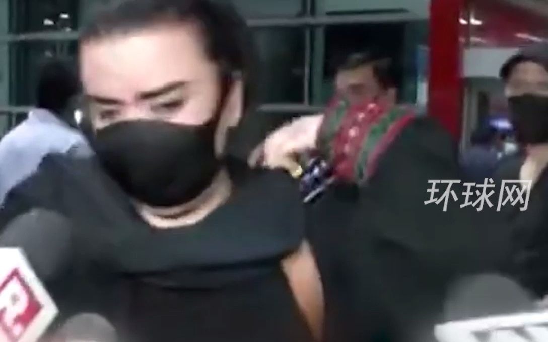 阿富汗难民飞抵印度后哭诉：我们被世界抛弃了